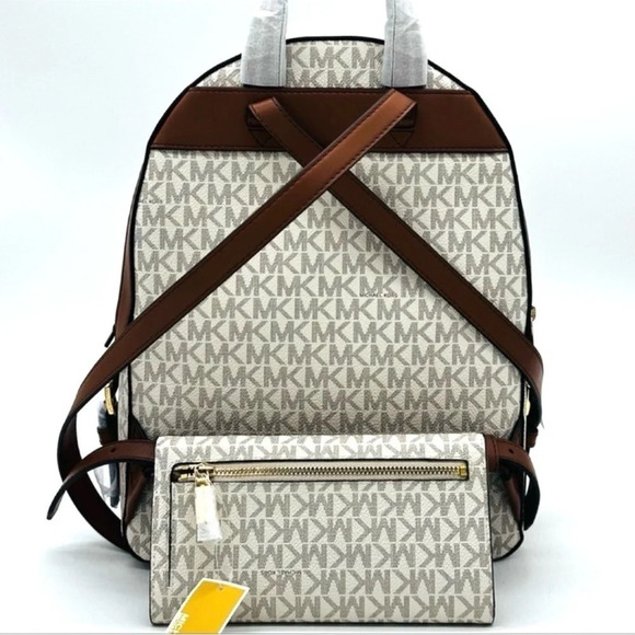 Michael Kors Medium Jaycee Zip Packet Backpack & Trifold Wallet Vanilla/Brown - Picture 4 of 16